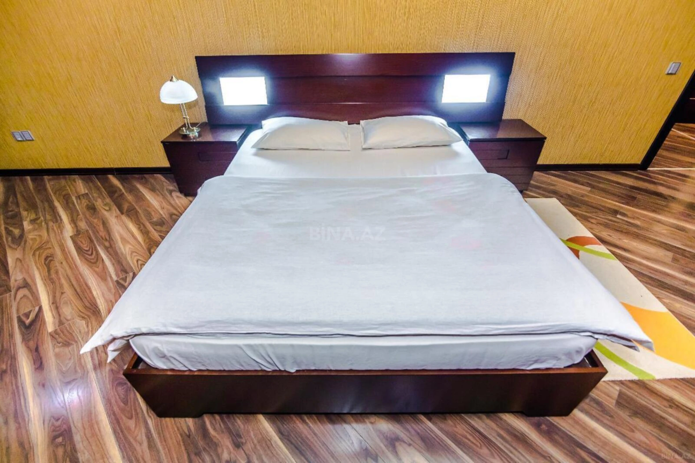 Kirayə verilir 4 otaqlı mənzil 220 m²