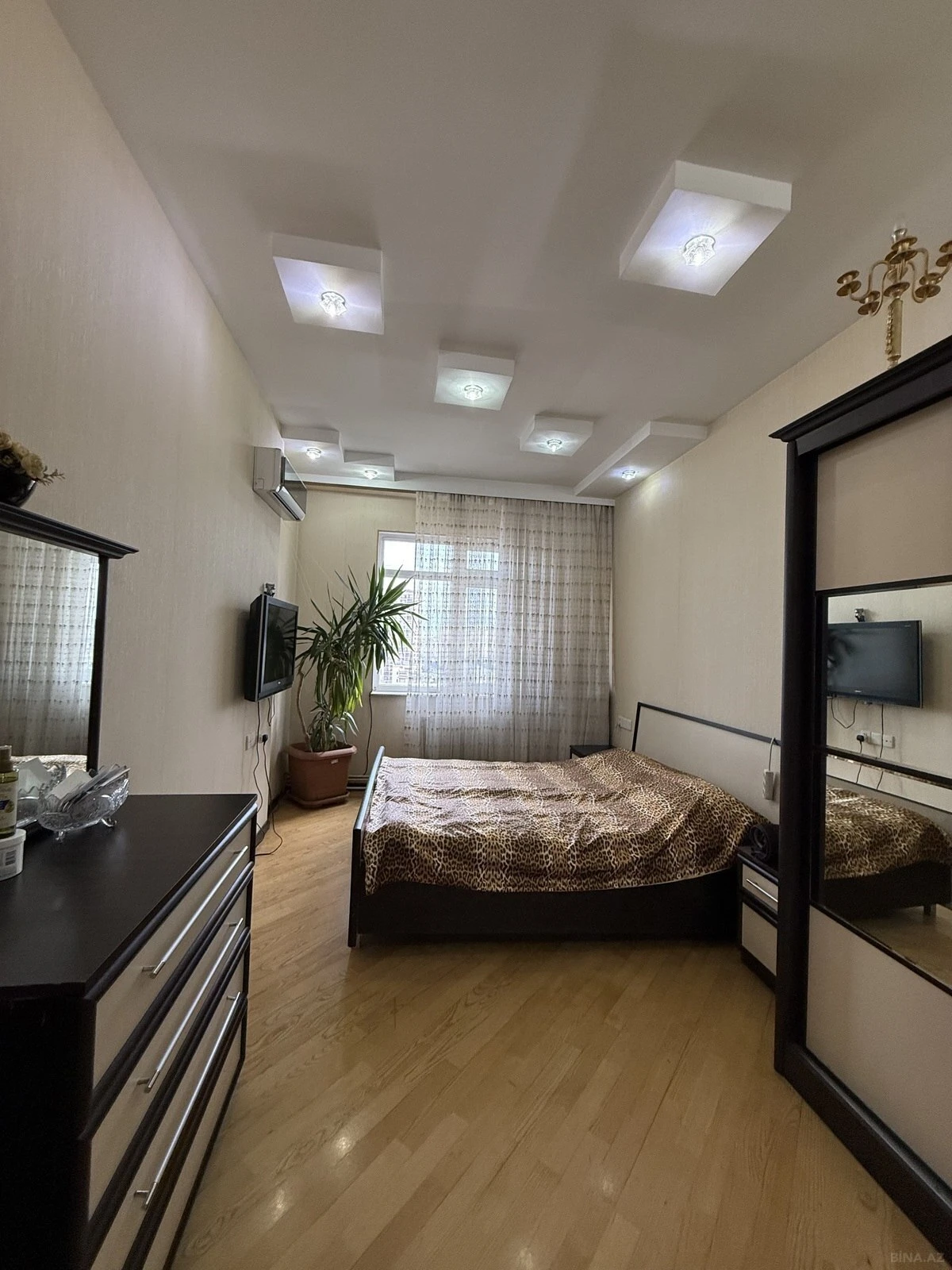 Satılır 3 otaqlı mənzil 110 m²