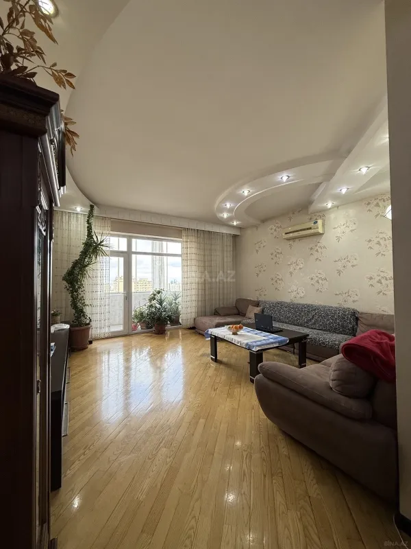 Satılır 3 otaqlı mənzil 110 m²
