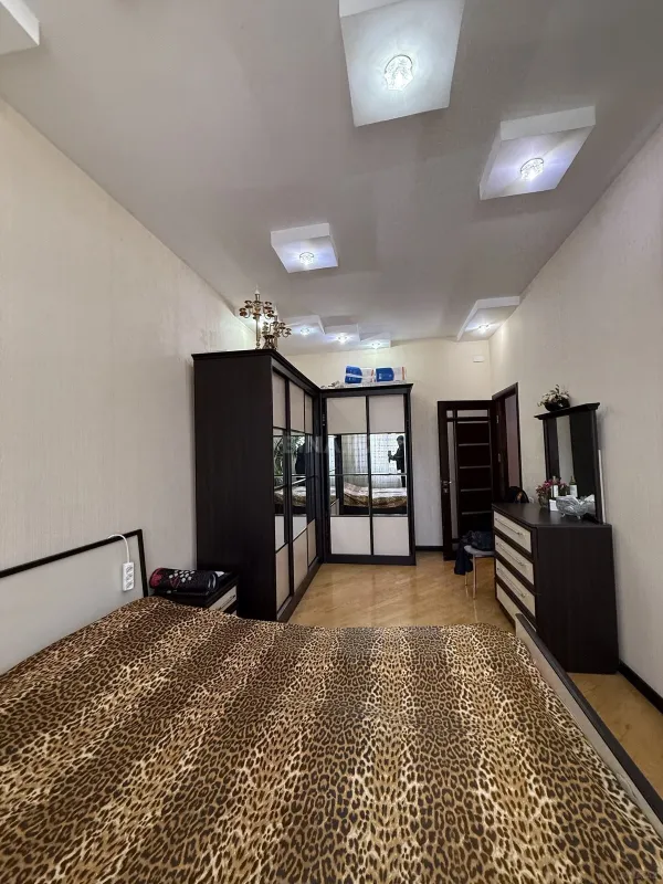Satılır 3 otaqlı mənzil 110 m²