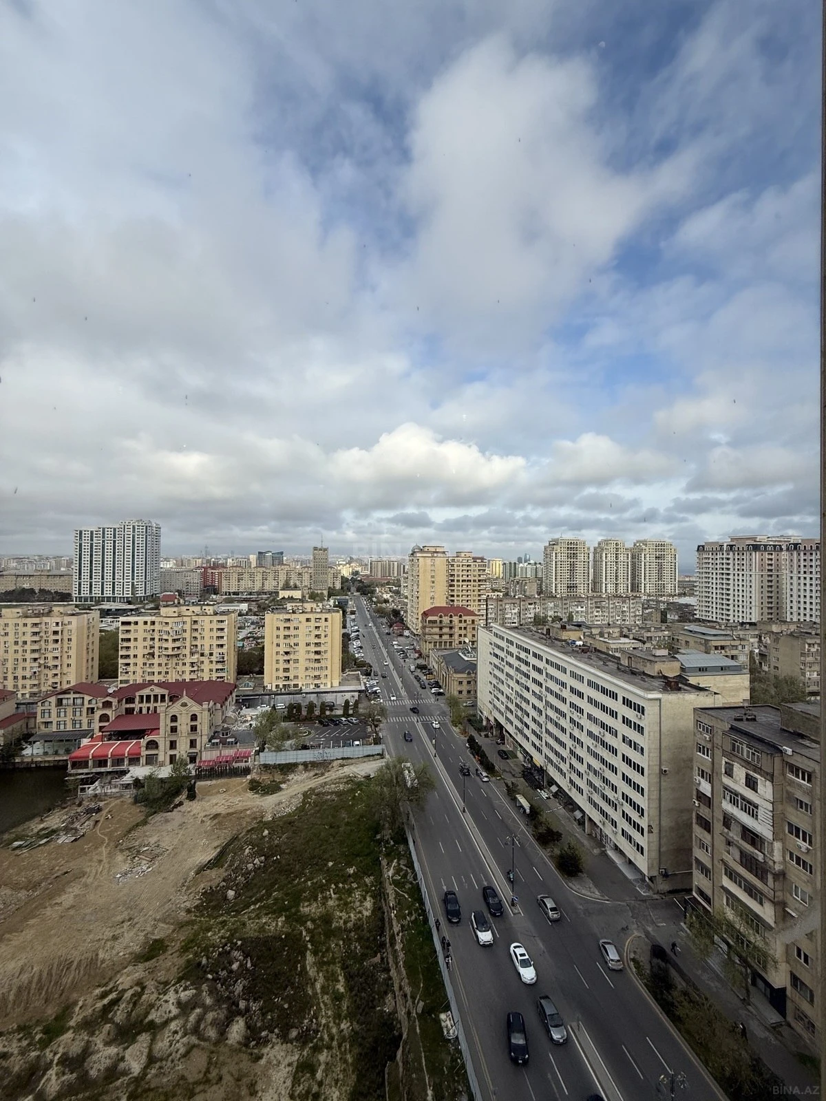 Satılır 3 otaqlı mənzil 110 m²
