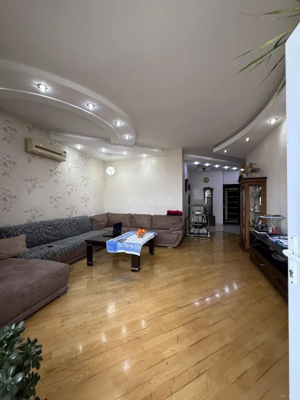 Satılır 3 otaqlı mənzil 110 m²