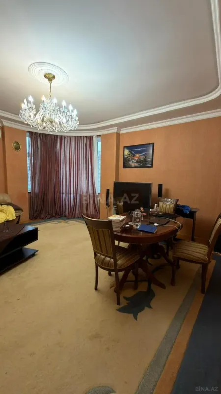 Satılır 3 otaqlı mənzil 160 m²