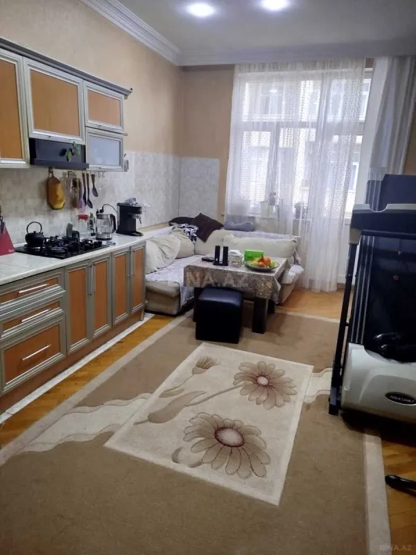Satılır 3 otaqlı mənzil 160 m²