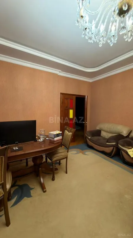 Satılır 3 otaqlı mənzil 160 m²