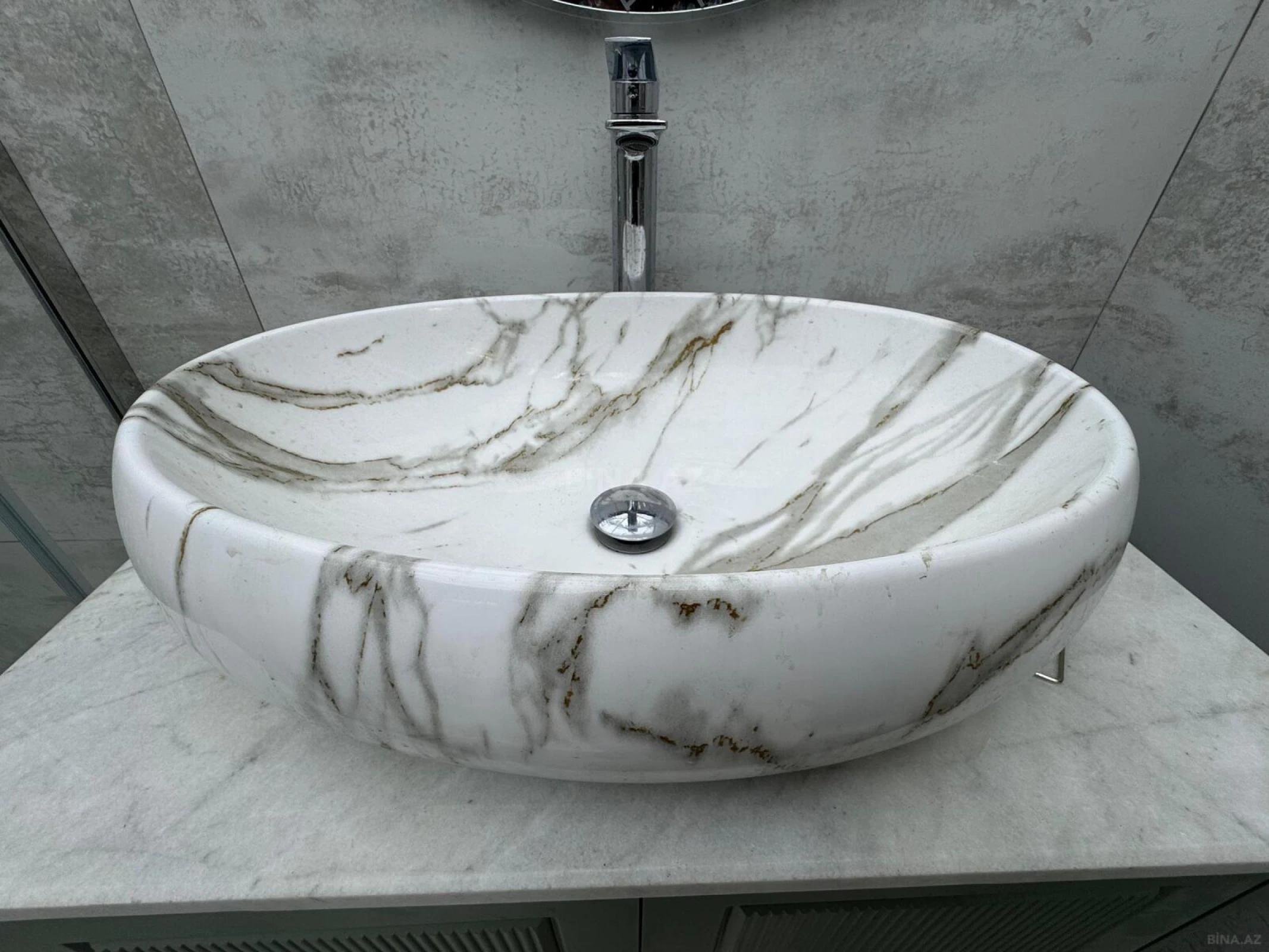 Satılır 2 otaqlı mənzil 85 m²