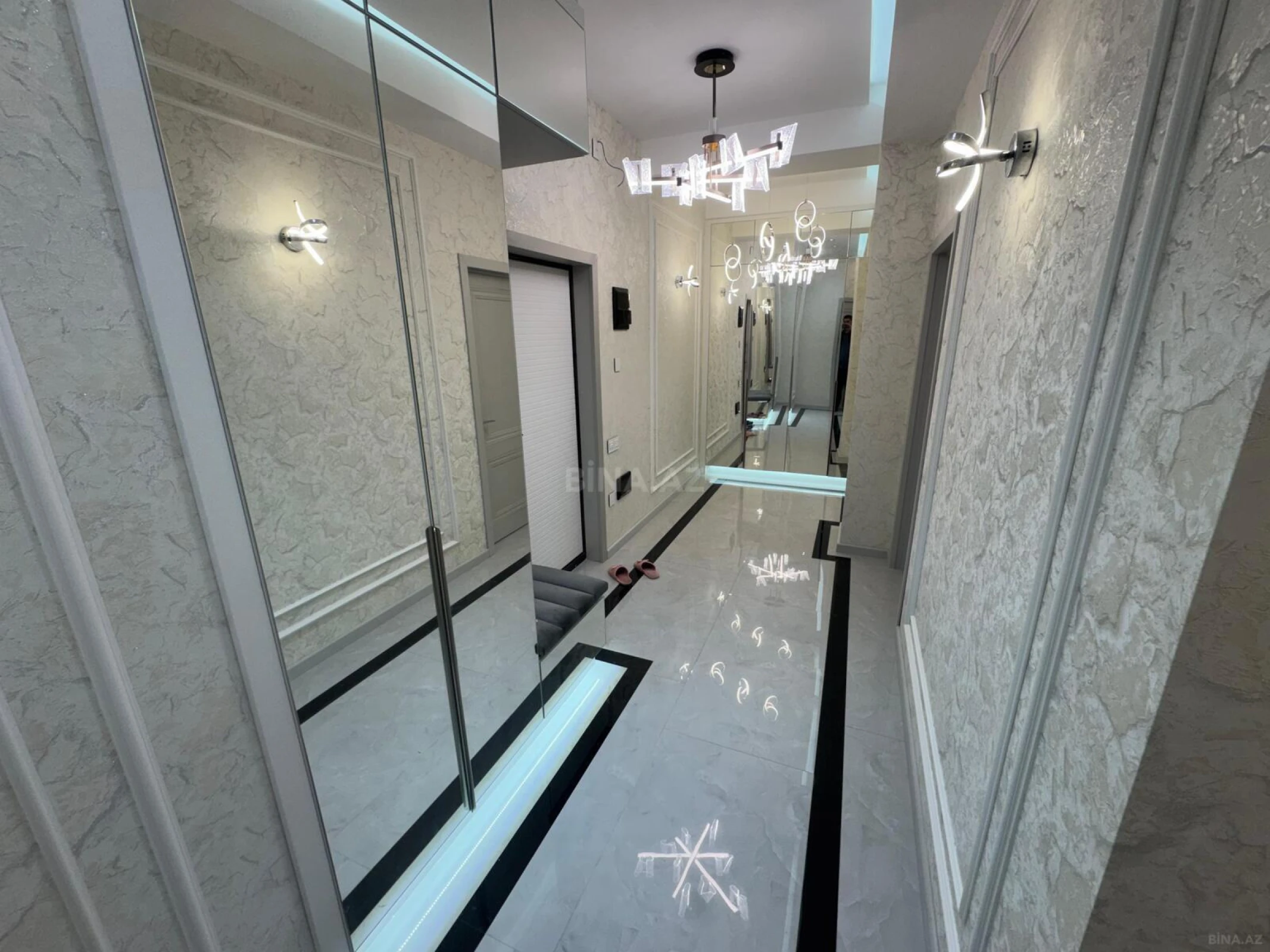 Satılır 2 otaqlı mənzil 85 m²