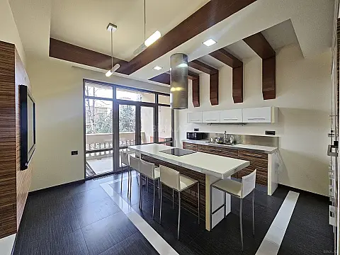 Kirayə verilir 3 otaqlı mənzil 190 m² — Bakı 3 otaq 190.00 m²