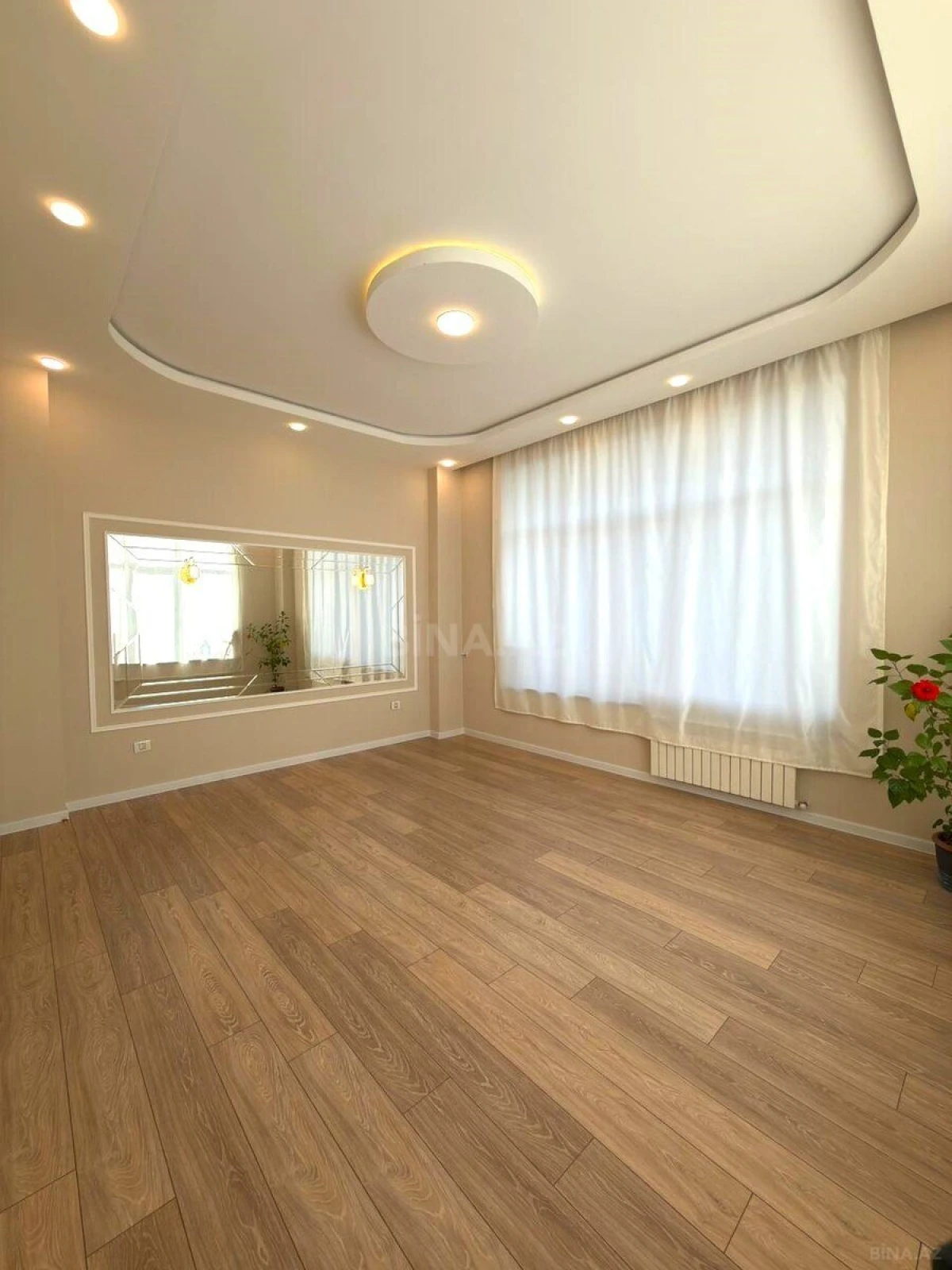 Satılır 2 otaqlı mənzil 82 m²