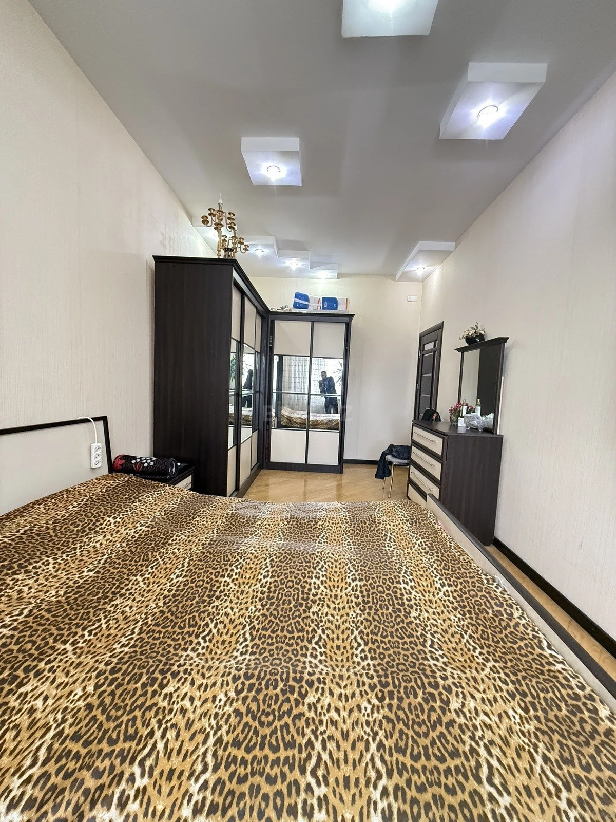 Satılır 3 otaqlı mənzil 110 m²