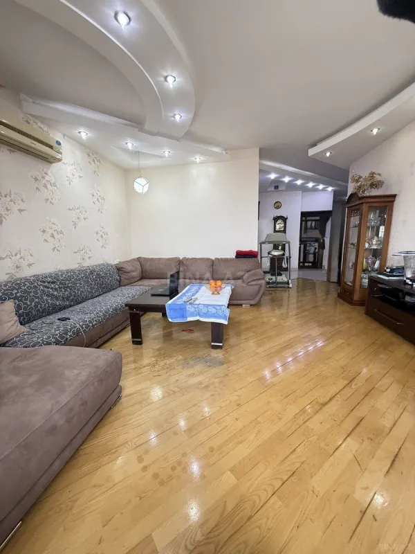 Satılır 3 otaqlı mənzil 110 m²