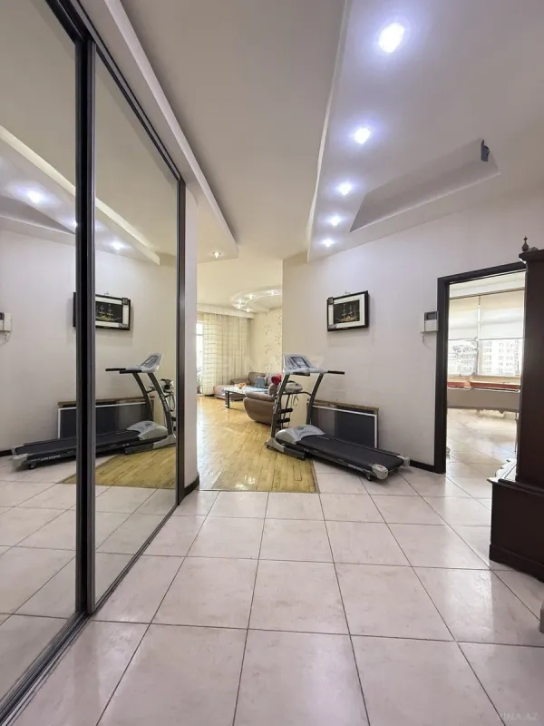 Satılır 3 otaqlı mənzil 110 m²