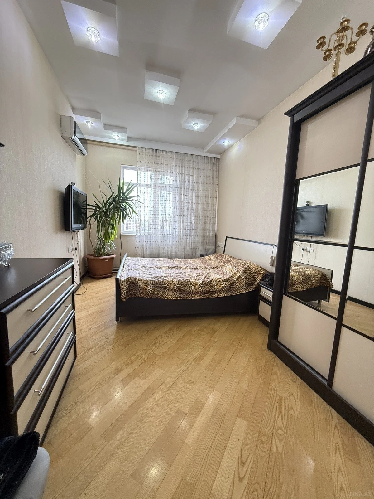 Satılır 3 otaqlı mənzil 110 m²