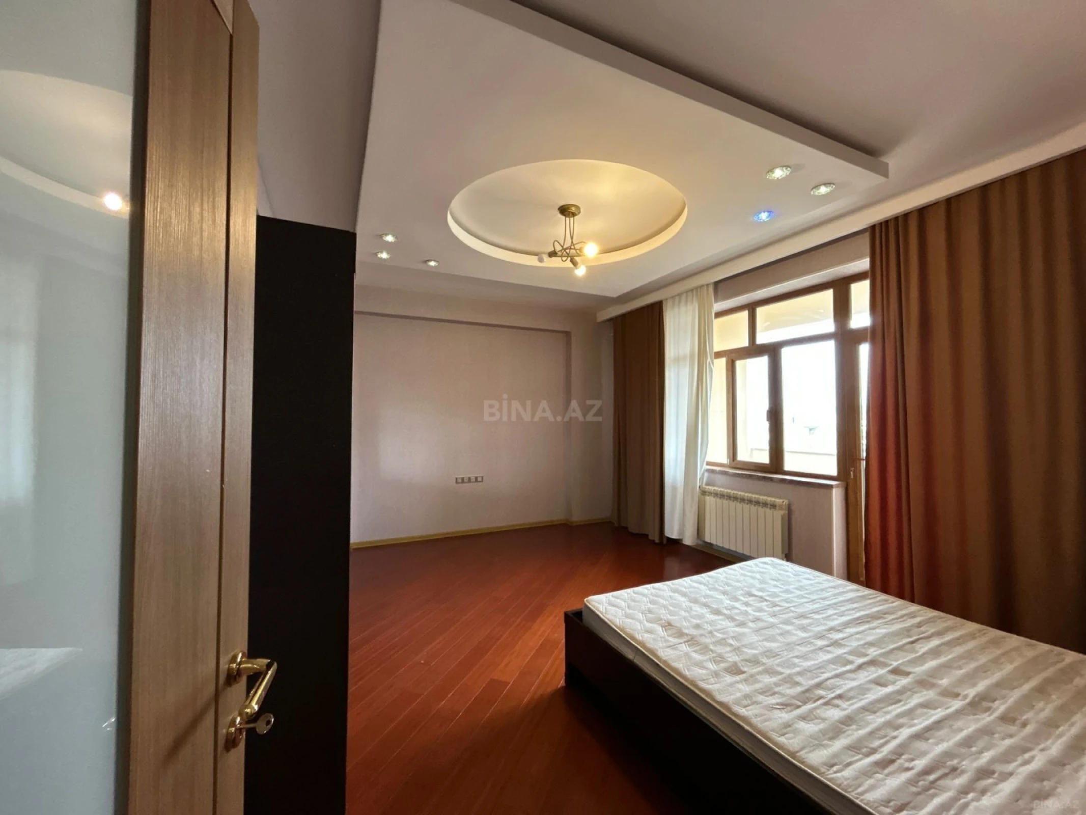 Satılır 2 otaqlı mənzil 95 m²