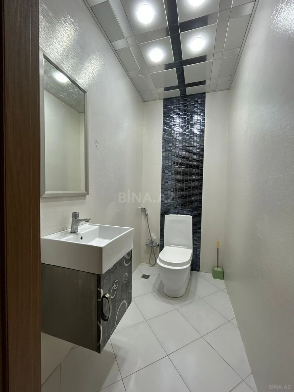 Satılır 2 otaqlı mənzil 95 m²