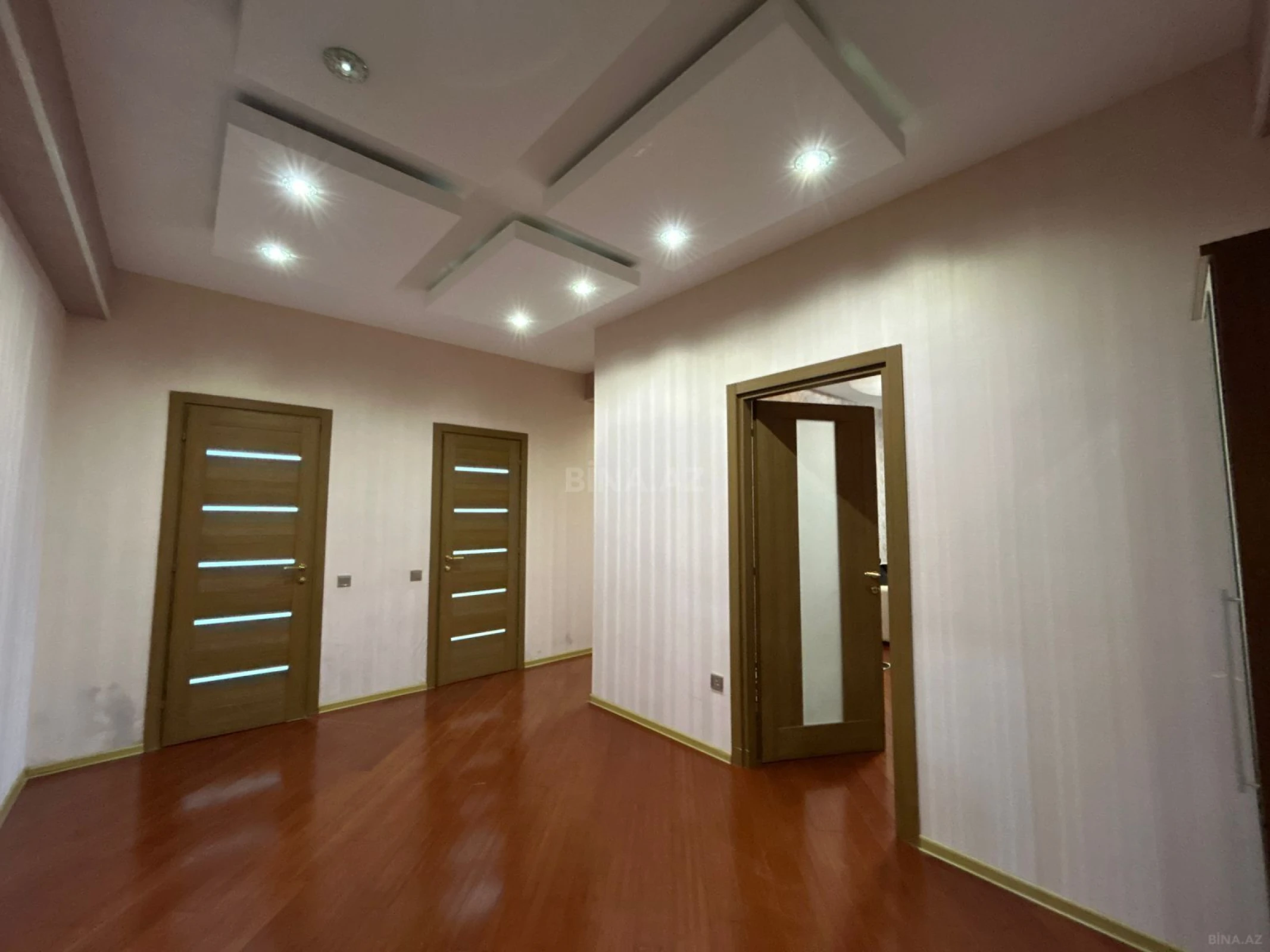 Satılır 2 otaqlı mənzil 95 m²