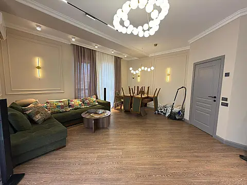 Satılır 3 otaqlı mənzil 128 m²