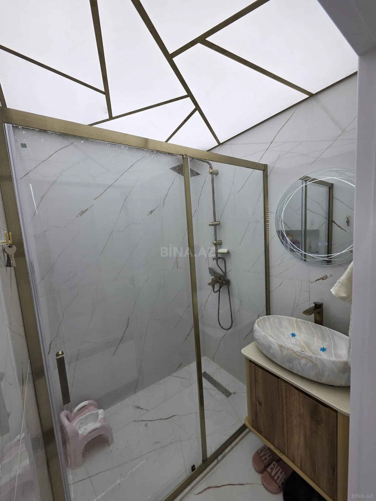 Satılır 5 otaqlı mənzil 120 m²