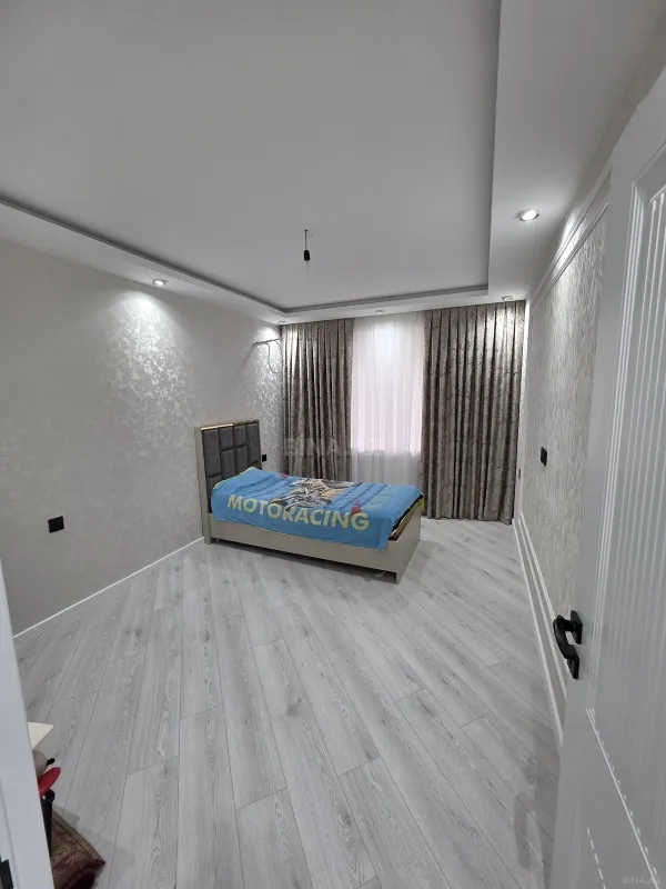Satılır 5 otaqlı mənzil 120 m²