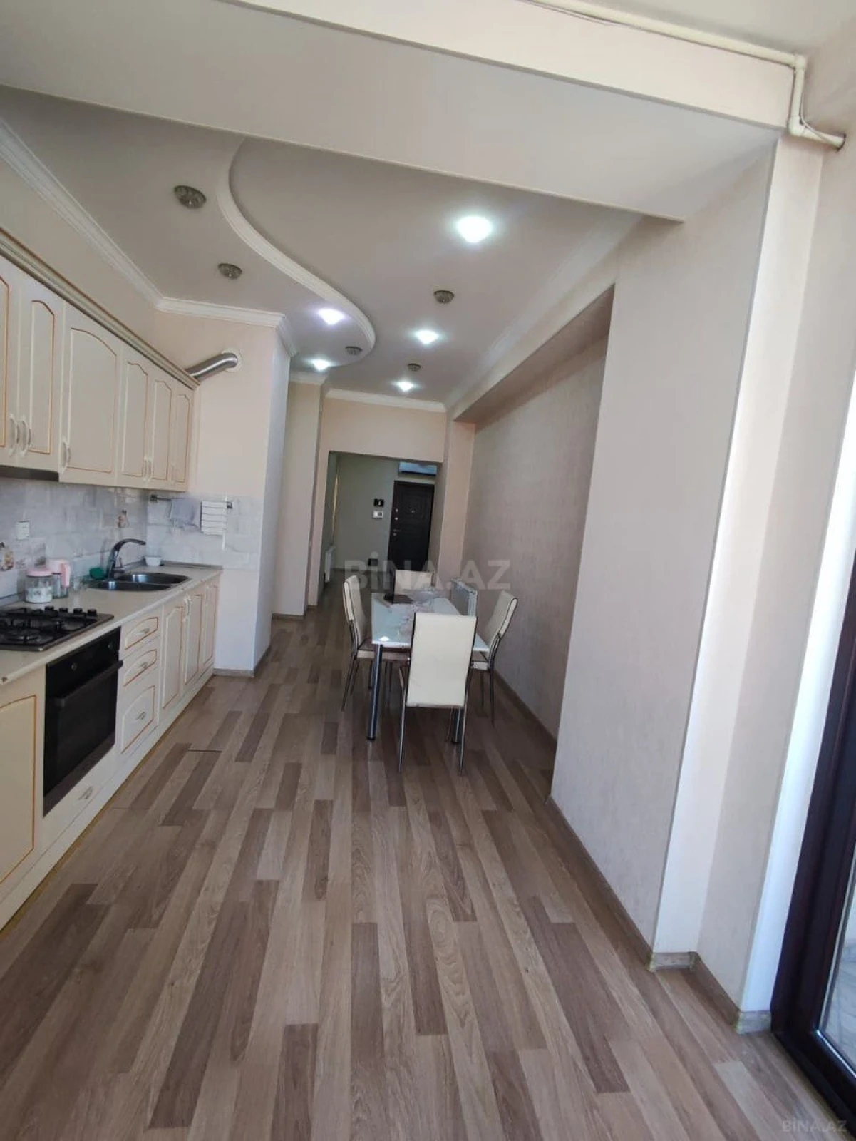 Kirayə verilir 2 otaqlı mənzil 100 m²