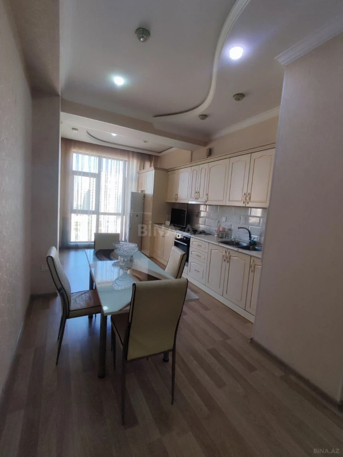 Kirayə verilir 2 otaqlı mənzil 100 m²