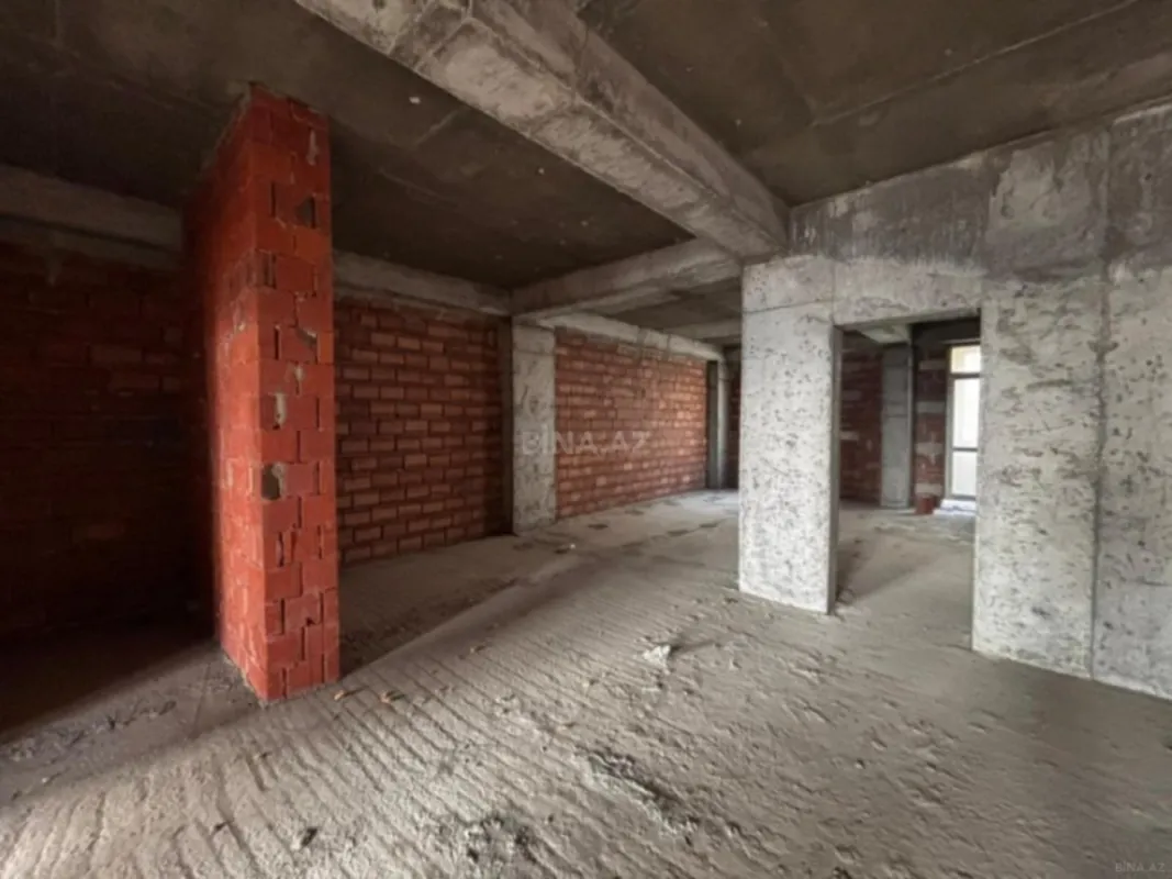 Satılır 4 otaqlı mənzil 240 m²