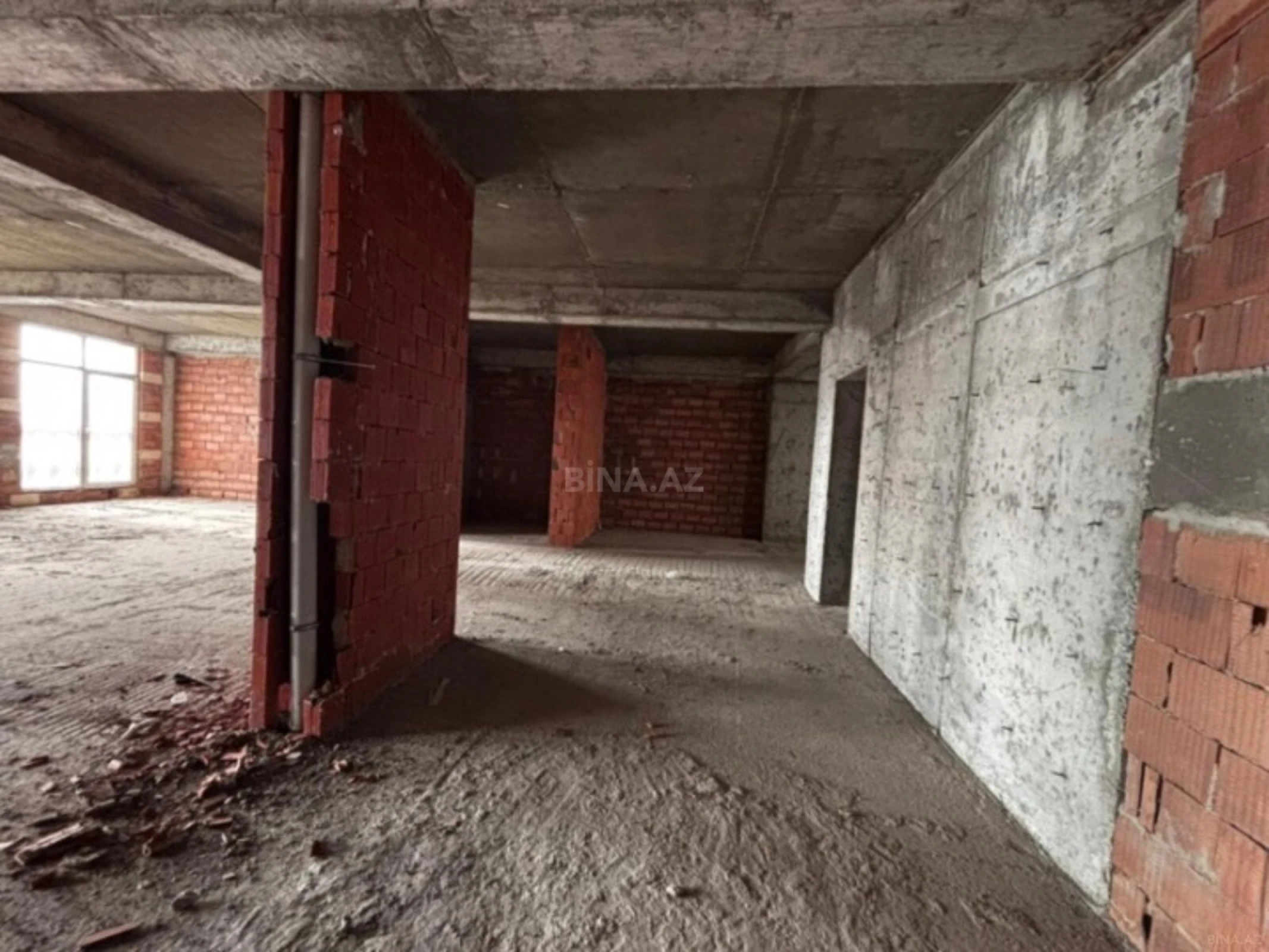 Satılır 4 otaqlı mənzil 240 m²