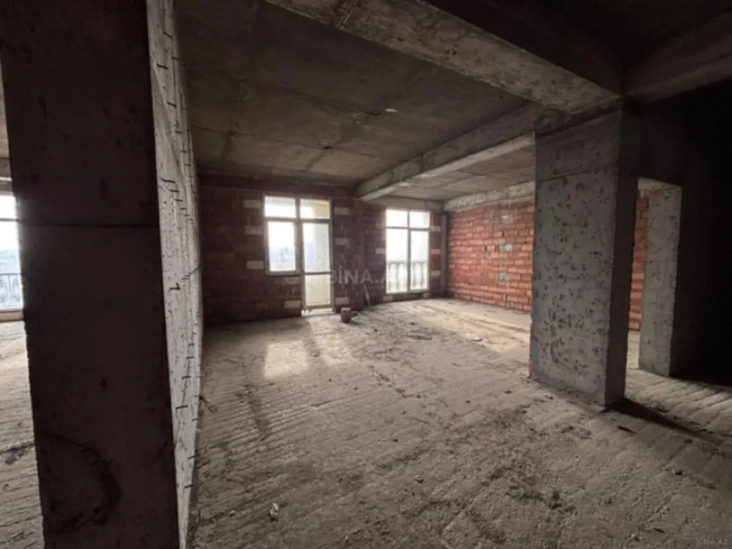 Satılır 4 otaqlı mənzil 240 m²