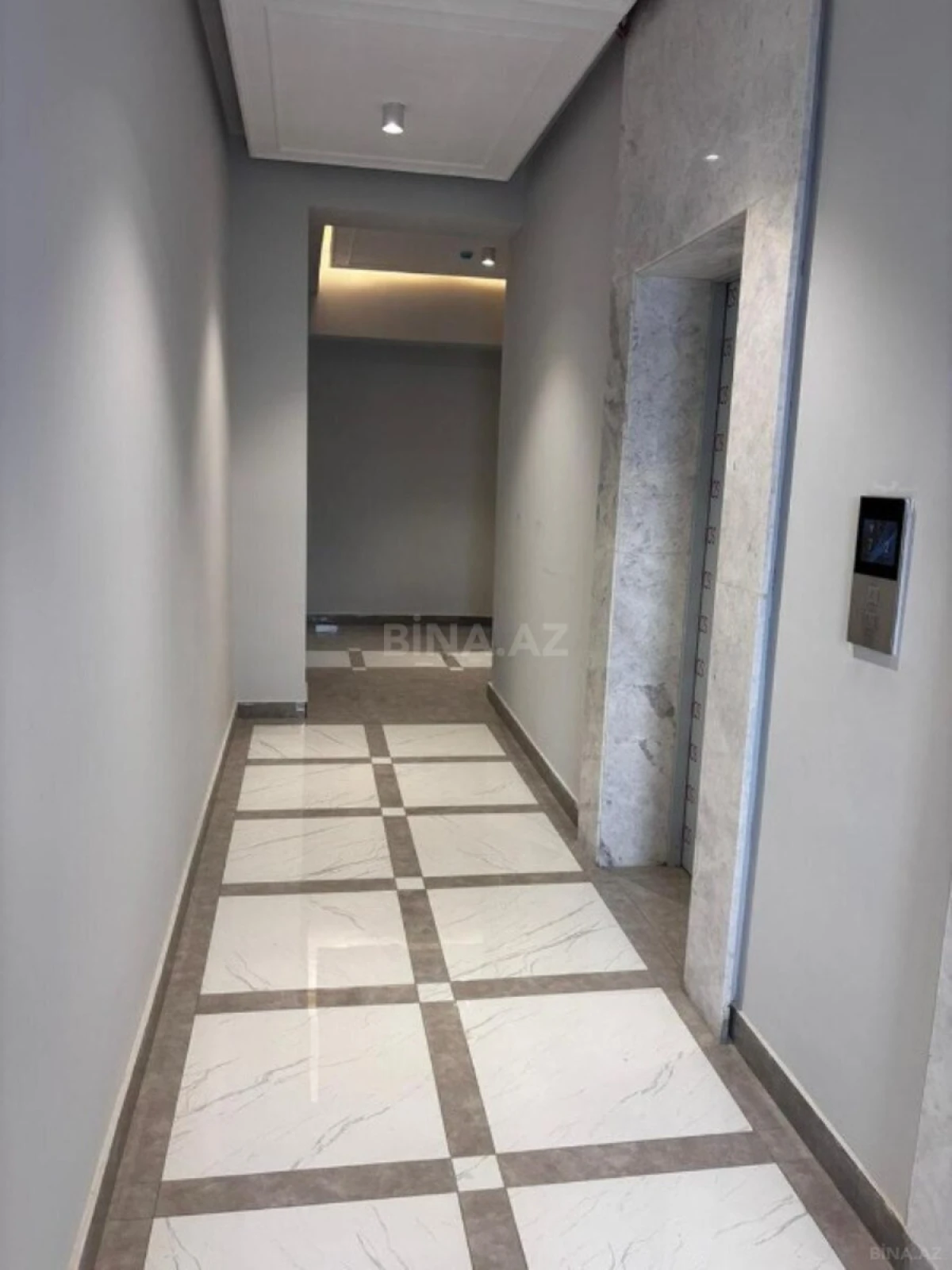 Satılır 4 otaqlı mənzil 240 m²