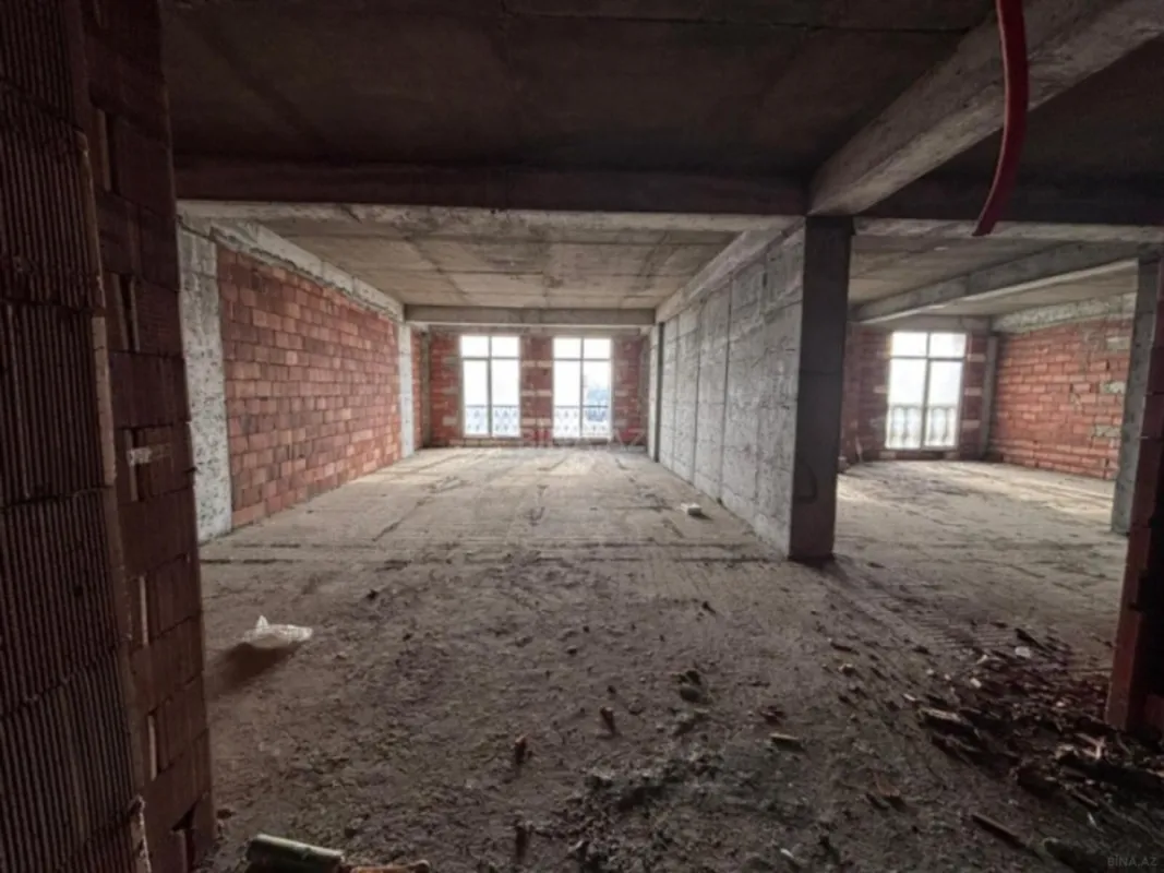 Satılır 4 otaqlı mənzil 240 m²