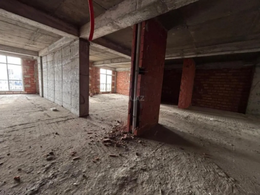 Satılır 4 otaqlı mənzil 240 m²