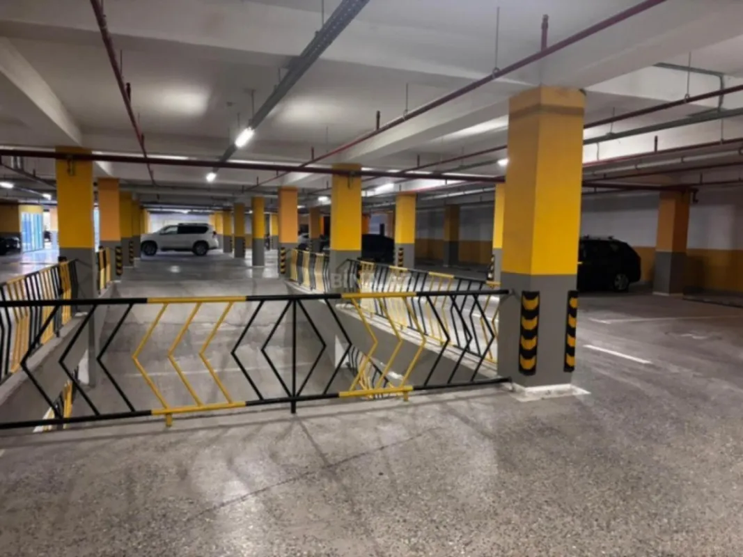 Satılır 4 otaqlı mənzil 240 m²