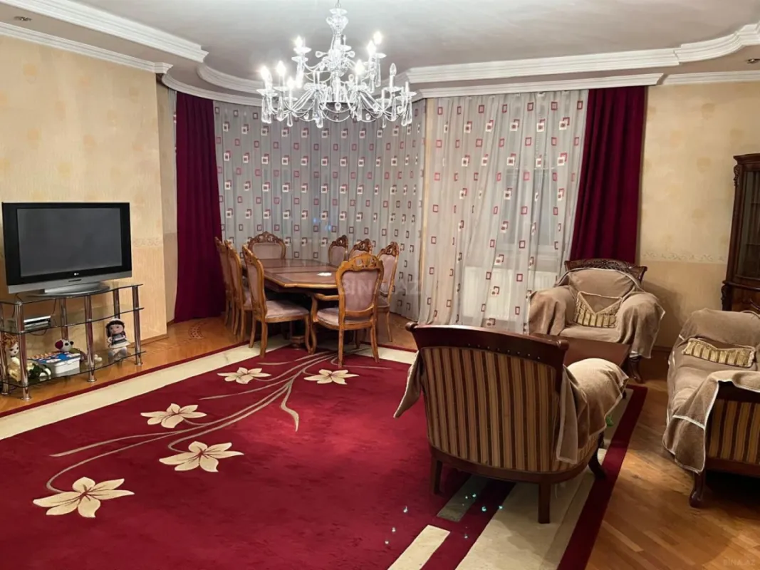 Satılır 3 otaqlı mənzil 175 m²