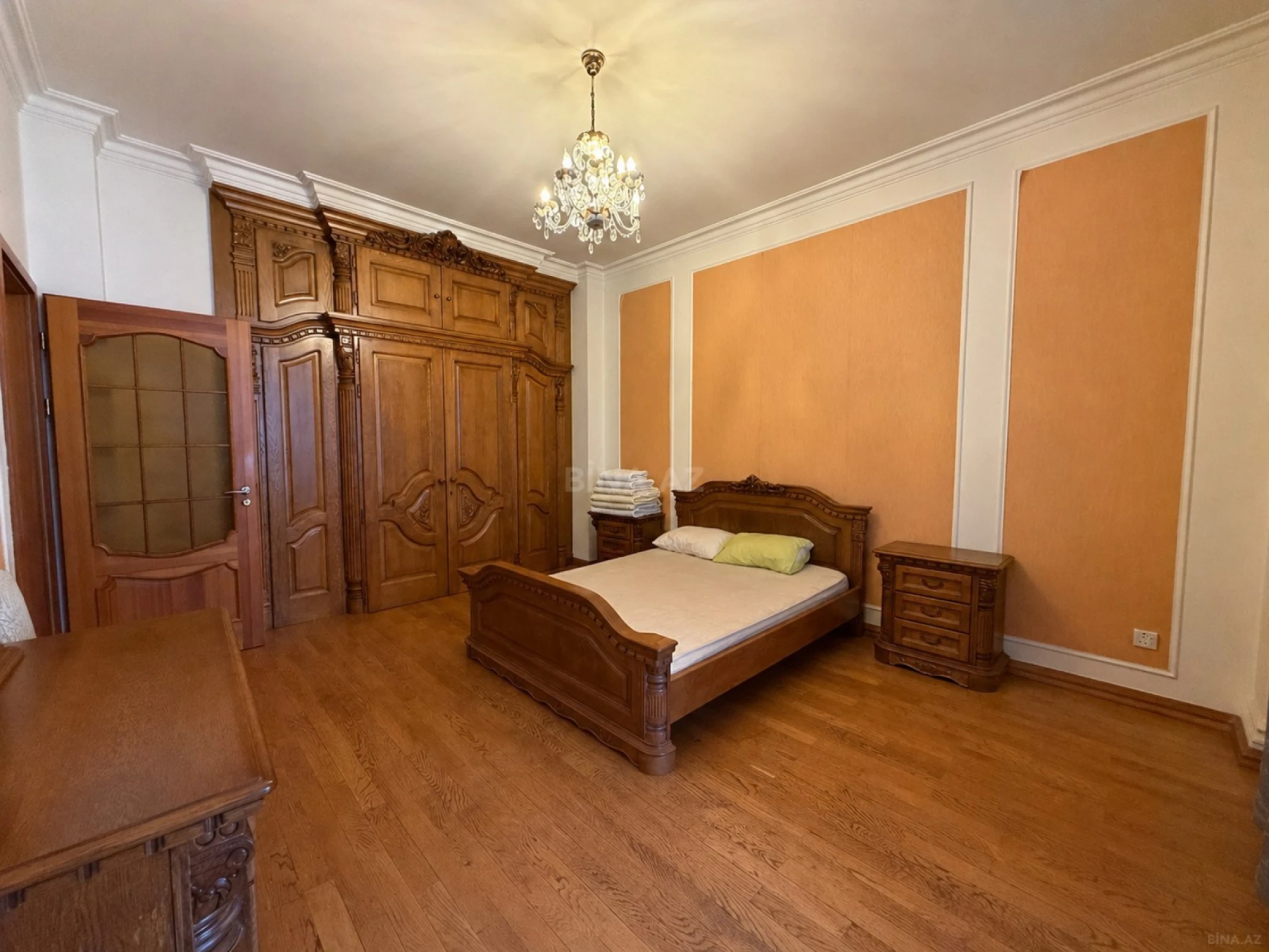 Satılır 4 otaqlı mənzil 205 m²