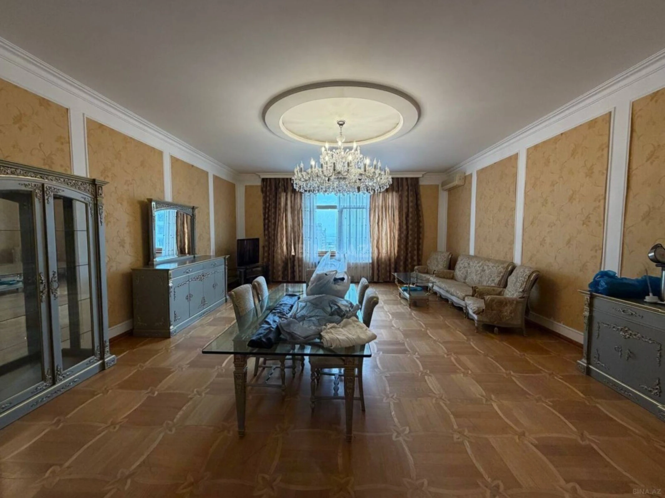 Satılır 4 otaqlı mənzil 205 m²