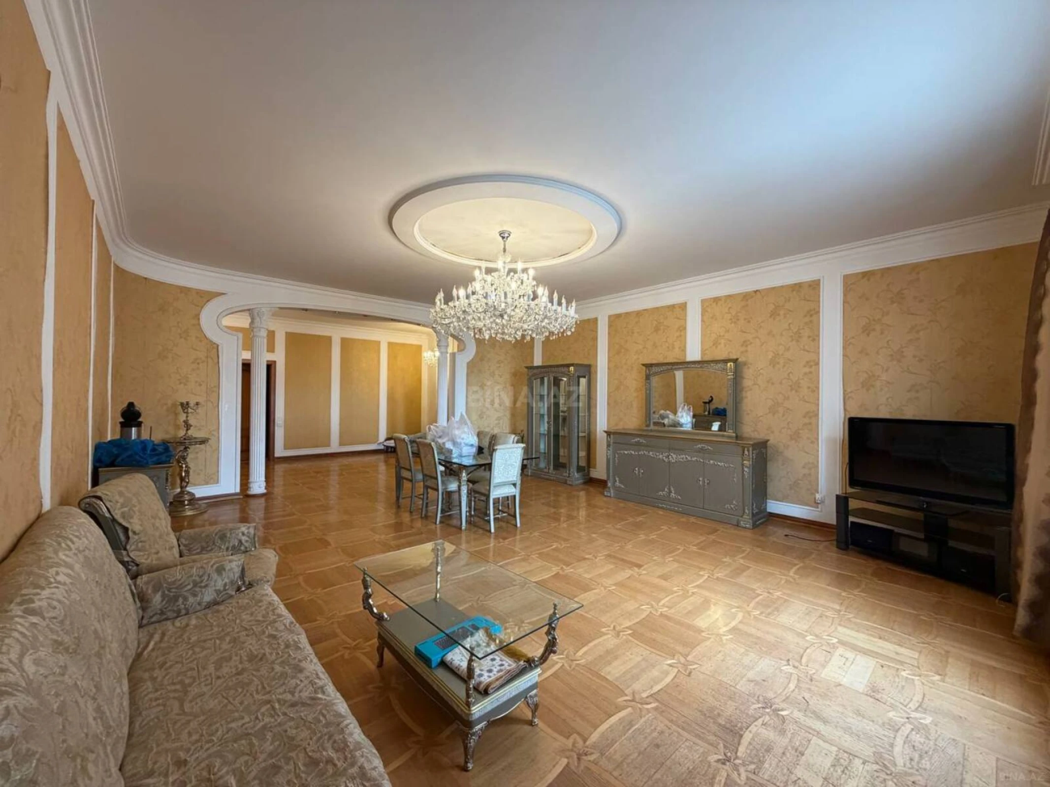 Satılır 4 otaqlı mənzil 205 m²