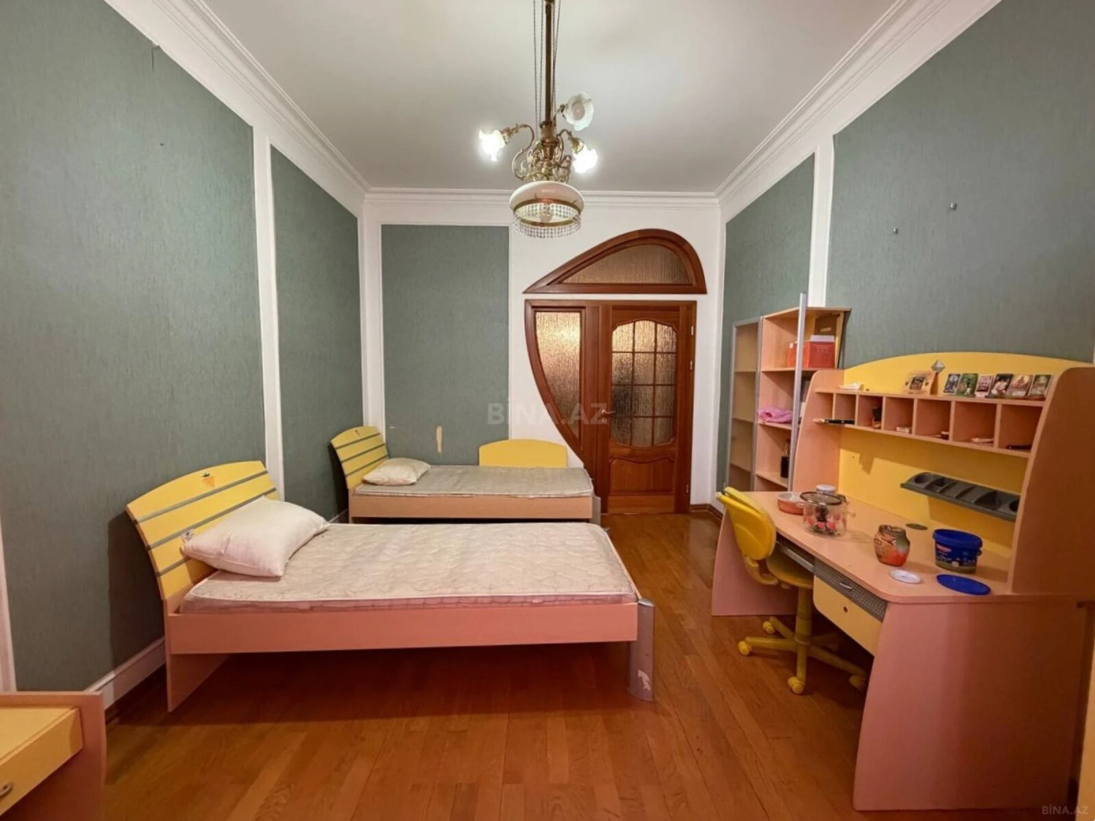 Satılır 4 otaqlı mənzil 205 m²