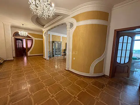 Satılır 4 otaqlı mənzil 205 m²