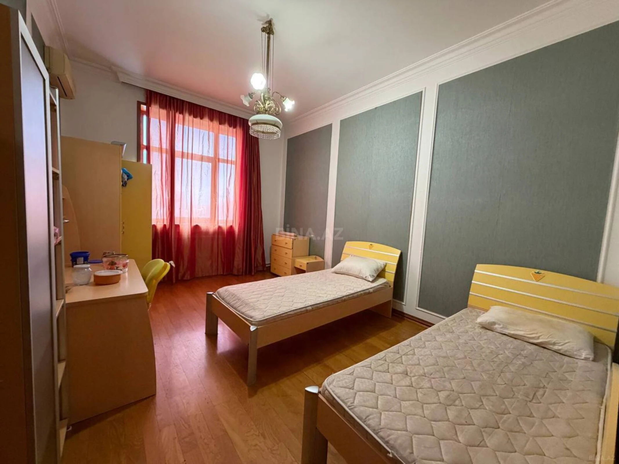 Satılır 4 otaqlı mənzil 205 m²