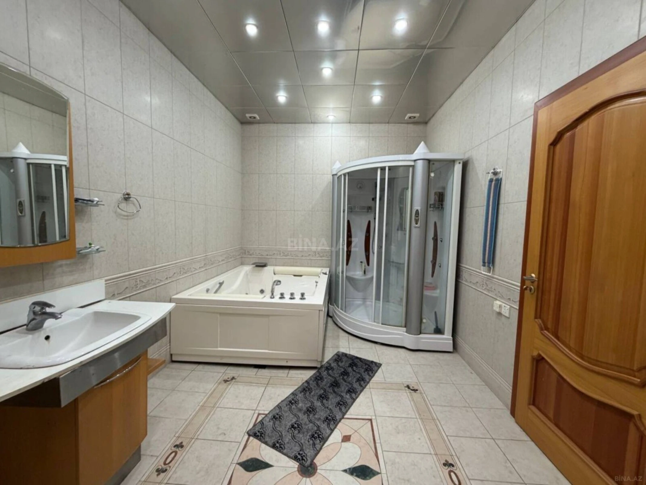 Satılır 4 otaqlı mənzil 205 m²