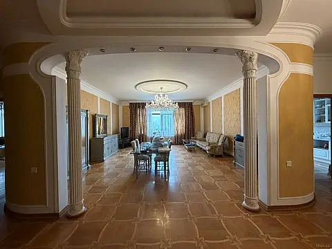 Satılır 4 otaqlı mənzil 205 m² — Bakı 4 otaq 205.00 m²