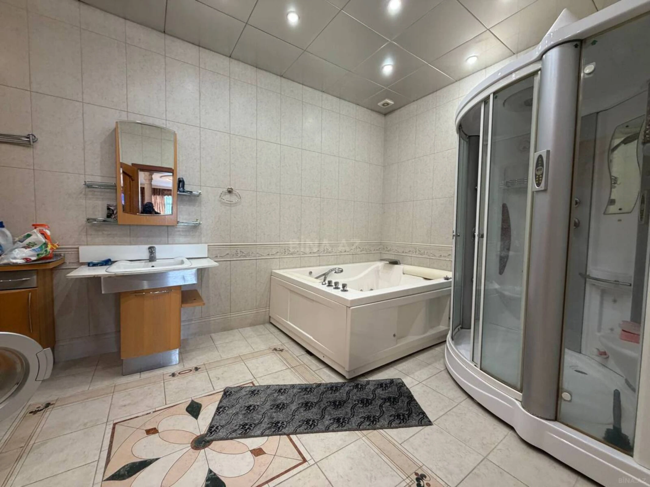 Satılır 4 otaqlı mənzil 205 m²