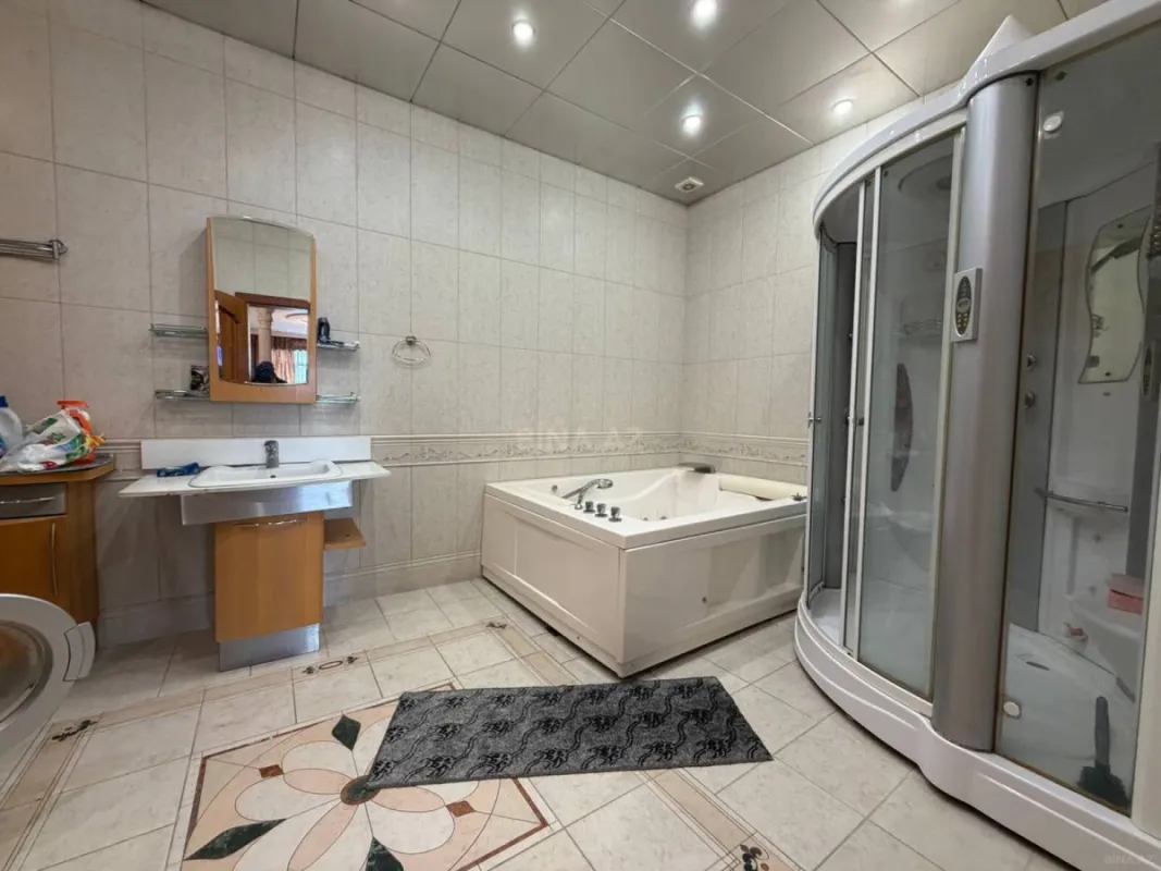 Satılır 4 otaqlı mənzil 205 m²