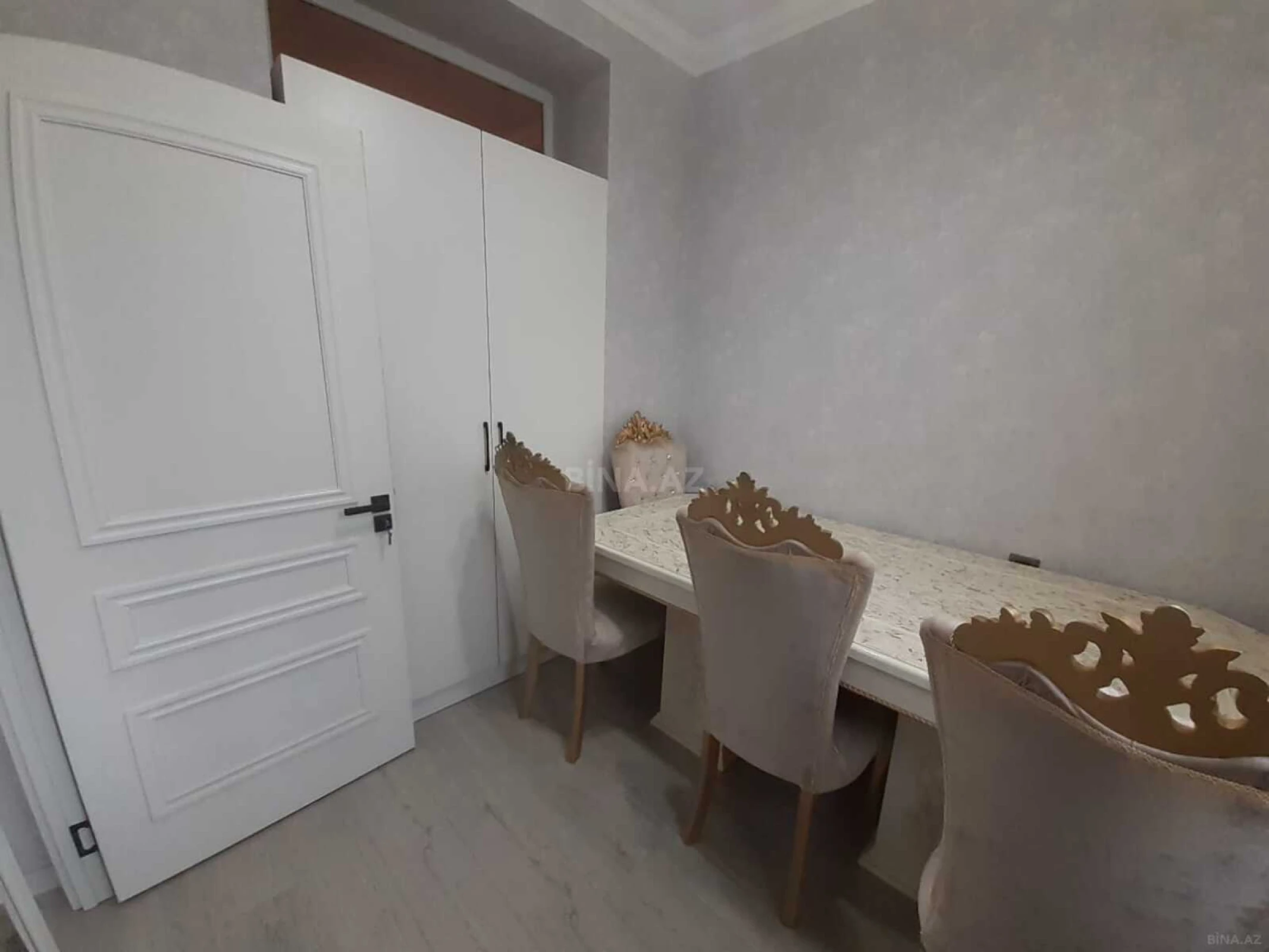 Satılır 3 otaqlı mənzil 42 m²