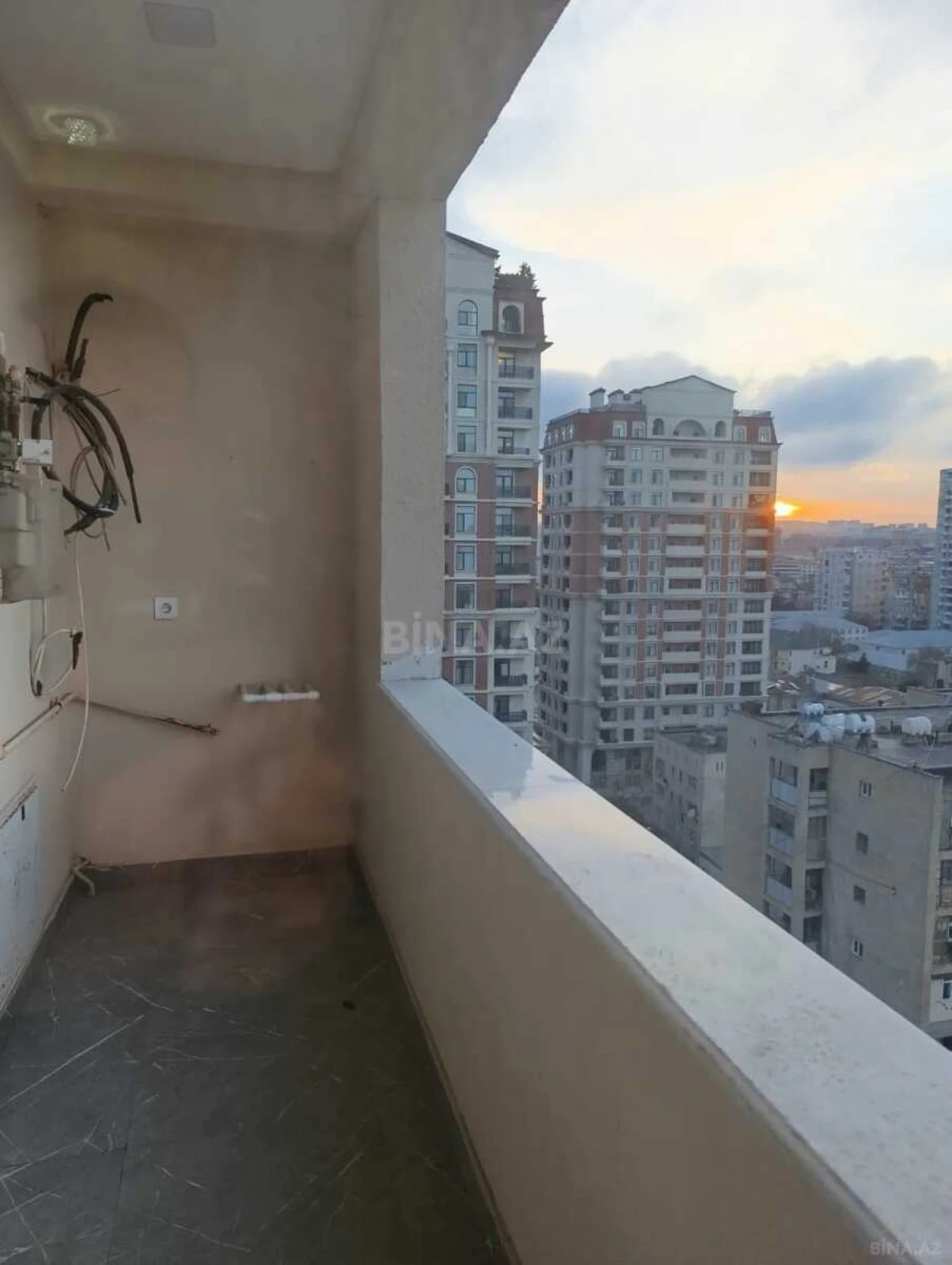 Satılır 3 otaqlı mənzil 103 m²