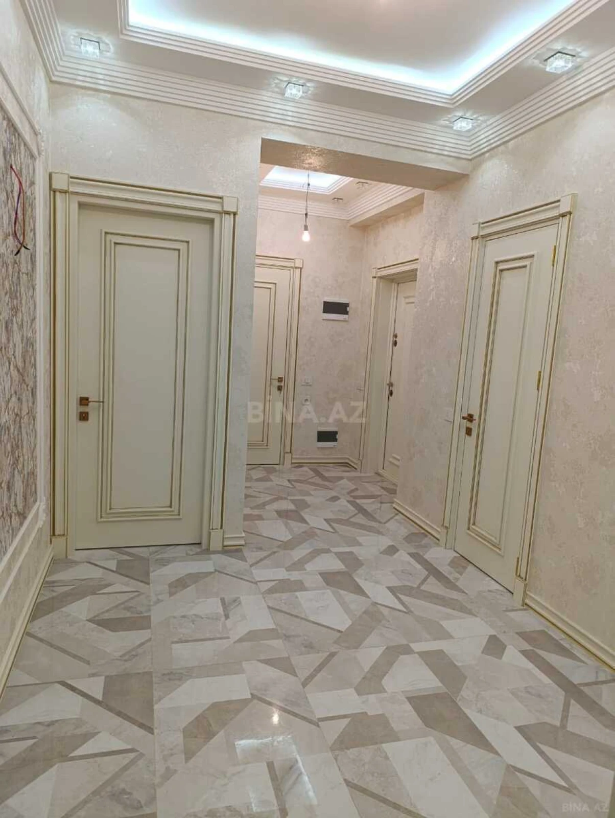 Satılır 3 otaqlı mənzil 103 m²