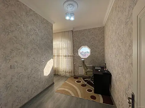 Satılır 7 otaqlı həyət evi 180 m²