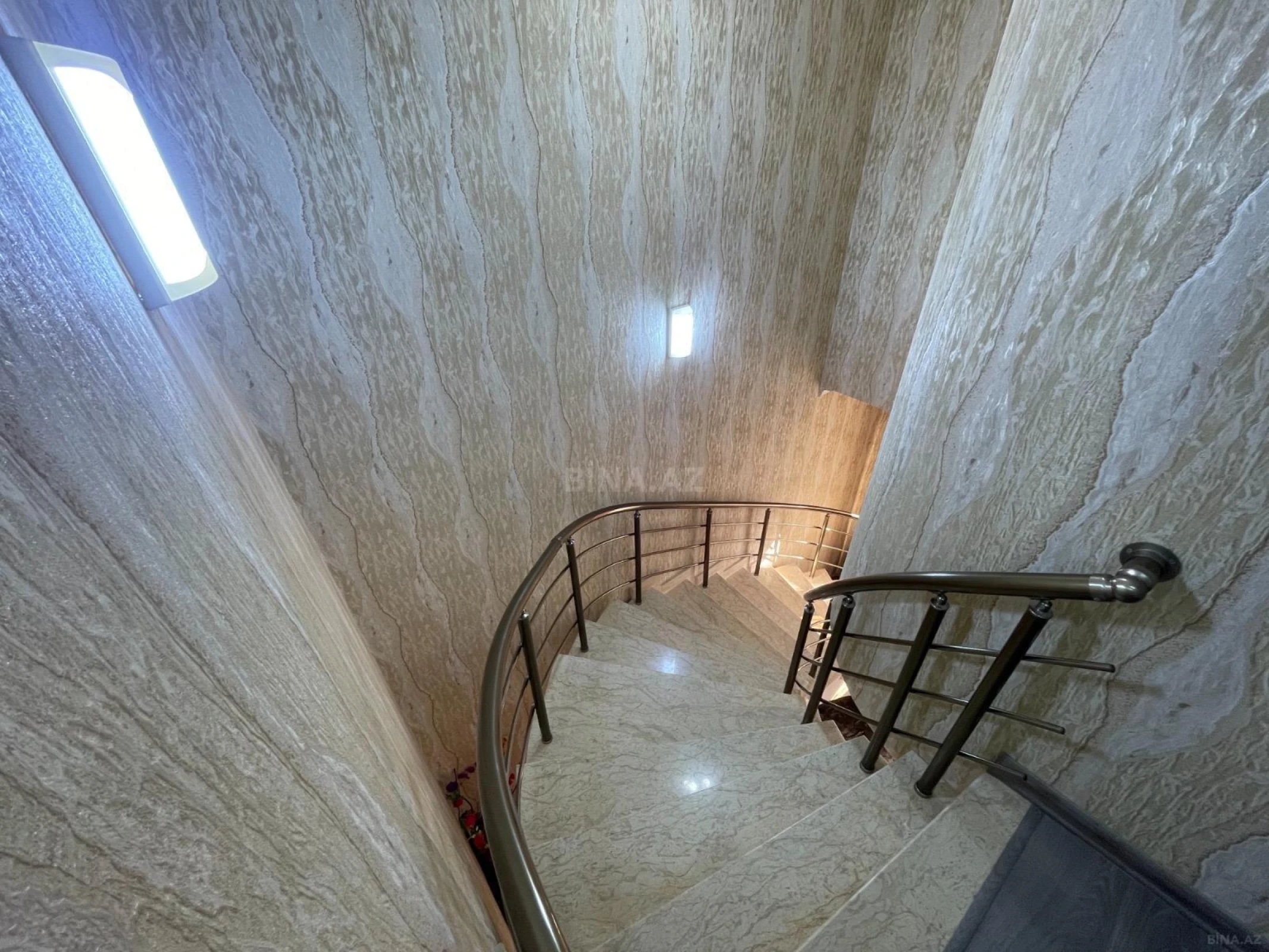 Satılır 7 otaqlı həyət evi 180 m²