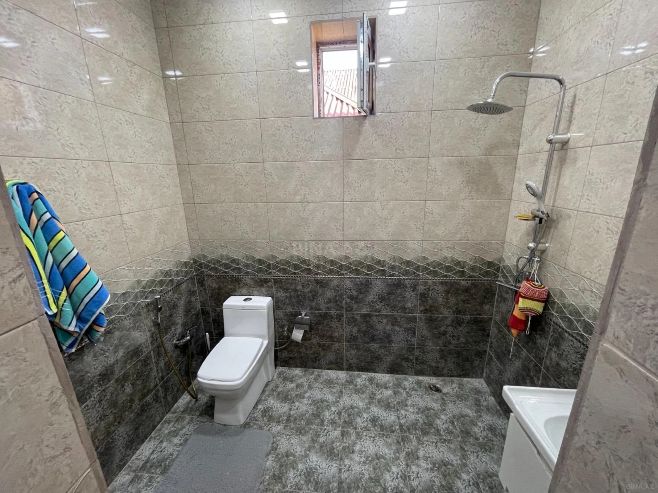 Satılır 7 otaqlı həyət evi 180 m²