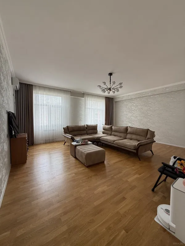 Satılır 4 otaqlı mənzil 157 m²